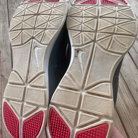 Nike Charcoal and Neon Pink Running Shoes - Picture 7 of 7